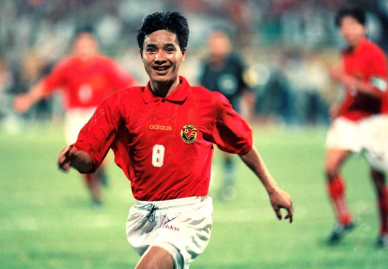 Cầu thủ Nguyễn Hồng Sơn giành nhiều danh hiệu cho mình trong sự nghiệp bóng đá